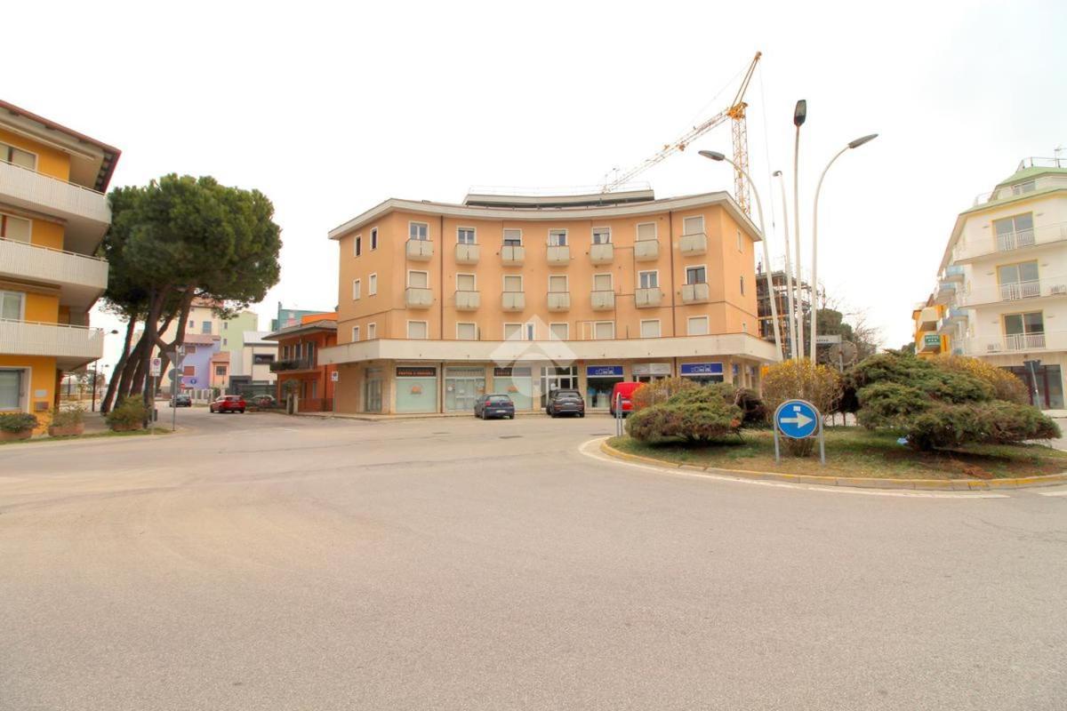AMPIO BILOCALE Caorle LUNGOMARE LEVANTE Extérieur photo